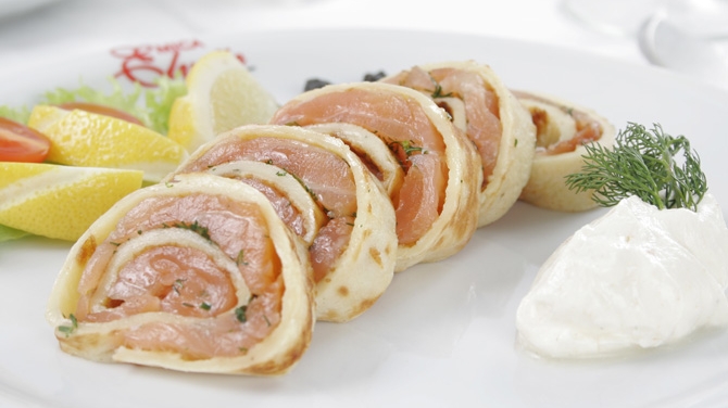 Rulade de somon cu nucsoara