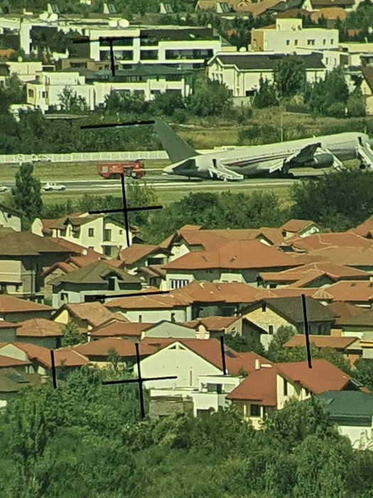 Un avion cu 84 de pasageri, la un pas de catastrofă pe Aeroportul Băneasa! A aterizat pe o aripă | VIDEO