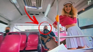 Cum a reacționat acest mexican, când a văzut-o pe Andreea Bălan în autobuz, într-o fustiță scurtă, la America Express 2023 de la Antena 1
