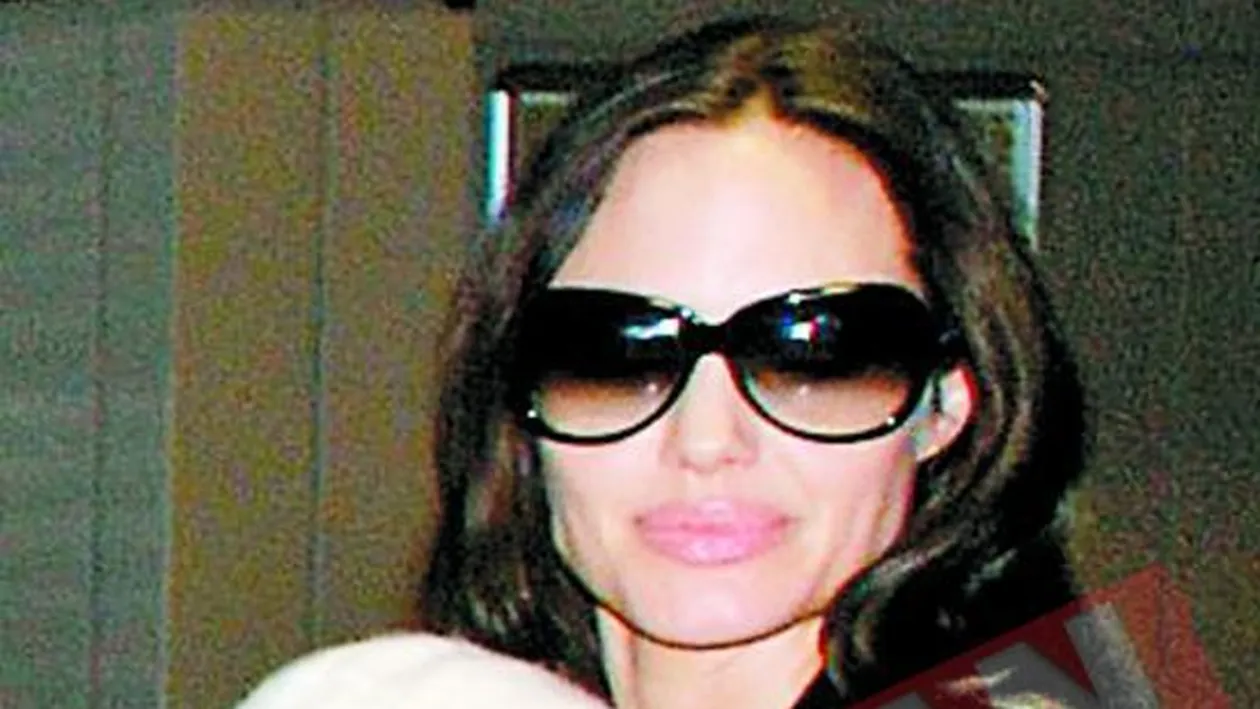 Angelina si Brad vor mai avea un copil peste o luna