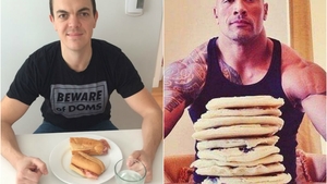 Acest bărbat a decis că vrea să arate precum celebrul „THE ROCK“, aşa că a început să mănânce ca el! Rezultatul e uimitor