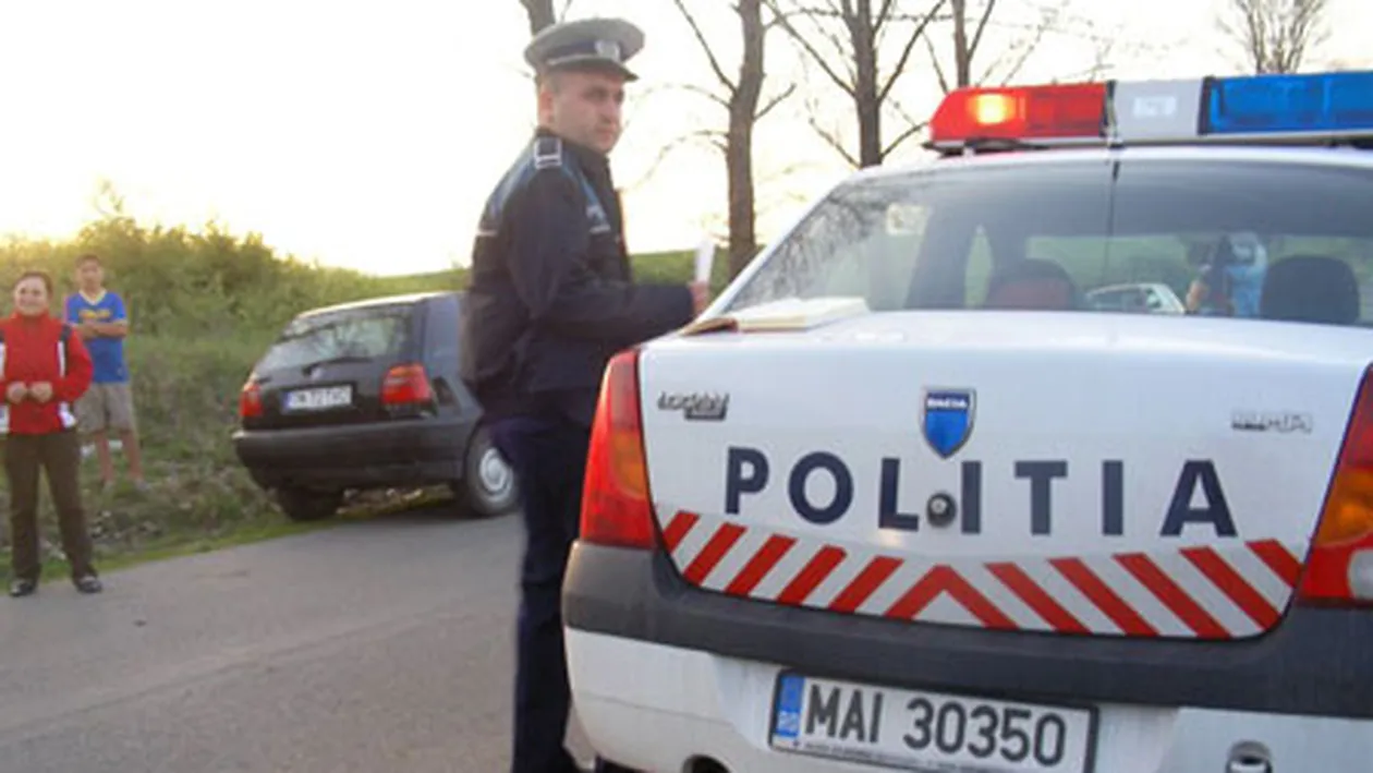 Bărbat mort după ce a fost lovit de o maşină, în timp ce mergea pe drum, în Satu Mare