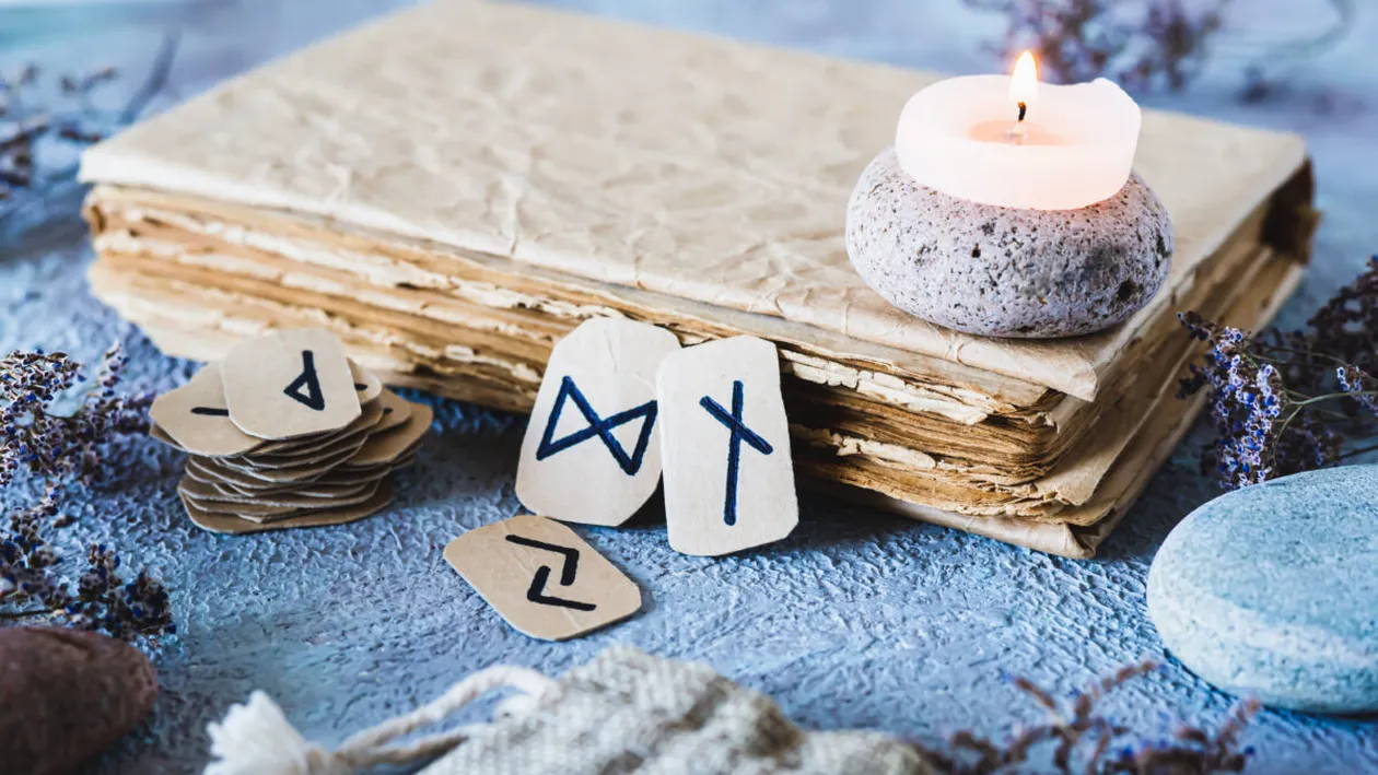 Horoscop rune azi, 20 aprilie 2026. Nativii Vărsător devin de neoprit: Ehwaz le-a dat exact ce le lipsea pentru marele salt în carieră