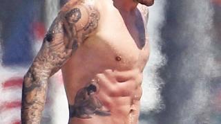 David Beckham e cel mai sexy barbat de pe planeta! Vezi "Topul celor mai fierbinti armasari"!
