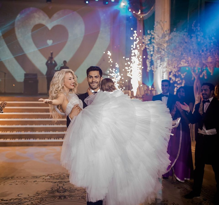 Andreea Bălan, mesaje dureroase pentru George Burcea în noua piesă, “Am crezut în basme”! Bărbatul misterios din videoclip seamănă cu tatăl fiicelor sale