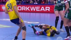 Campionatul european: România a pierdut meciul cu Ungaria. Crstina Neagu, scoasă cu targa de pe teren