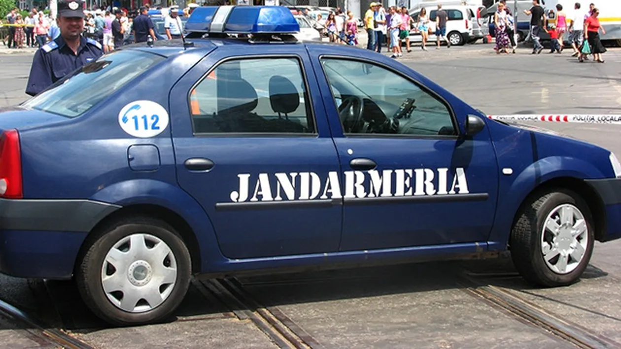 Accident teribil in Poiesti! O masina a Jandarmeriei a spulberat o femeie pe trecerea de pietoni