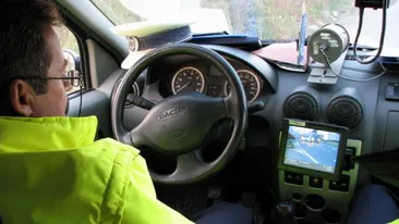 VIDEO. Accident spectaculos in Botosani, Un politist a scapat ca prin minune dupa ce a fost lovit cu 100 de kilometri la ora