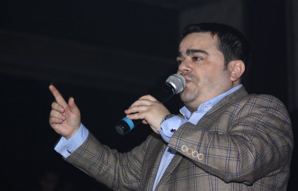 Adrian Minune şi-a pierdut telefonul! Îl vrea înapoi şi le oferă recompensă chiar şi celor care i l-au luat