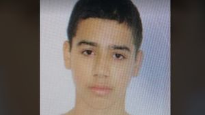 L-ai văzut? Un elev din Craiova a dispărut fără urmă! Poliţia şi familia îl caută