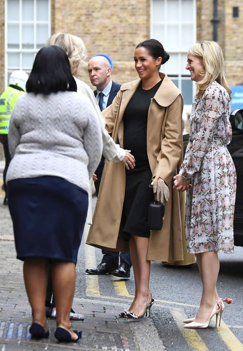 Meghan Markle a consiliat femeile fără loc de muncă, îmbrăcată cu haine și accesorii care valorează 5.000 de lire sterline