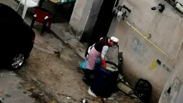 VIDEO ULUITOR. Vase spălate în spatele blocului, în butoi, la o patiserie din Slatina. Firma, amendată cu 5.000 de lei