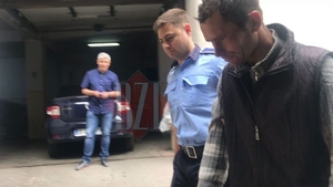Un bărbat din Iași i-a tăiat stomacul fratelui și s-a făcut nevăzut: "Nu mai e om"