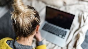 Ce a pățit o româncă, după ce s-a cuplat pe net cu un italian, în timpul pandemiei. Ce s-a întâmplat după ce s-a mutat cu noul ei iubit și cu mama lui