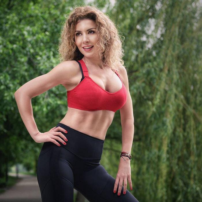 Îți dorești un abdomen plat? Carmen Brumă îți spune cât te costă să-ți îndeplinești visul
