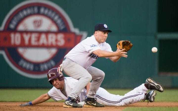 Politicianul juca baseball când a fost atacat