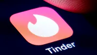 Reacția incredibilă pe care a avut-o o femeie, după ce a aflat că partenerul de pe Tinder este căsătorit. Ce replică genială i-a dat