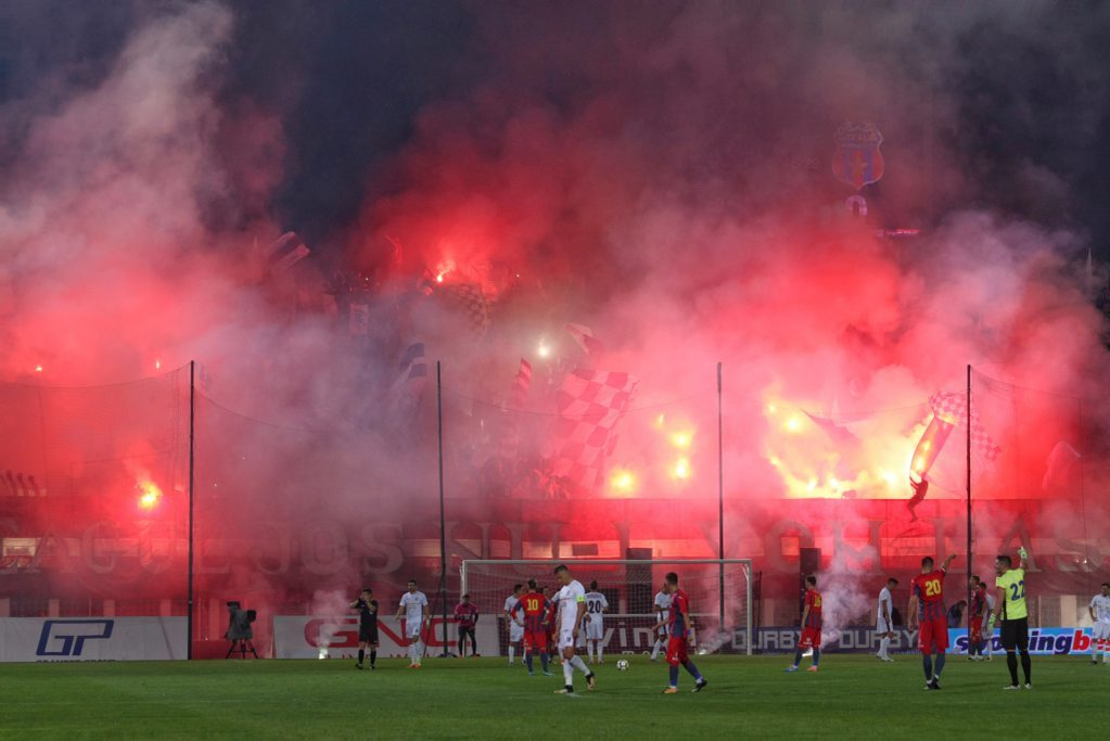 Rapid şi CSA Steaua s-au înfruntat în urmă cu două etape în Liga a 4-a, iar fanii celor două echipe au creat un spectacol grandios