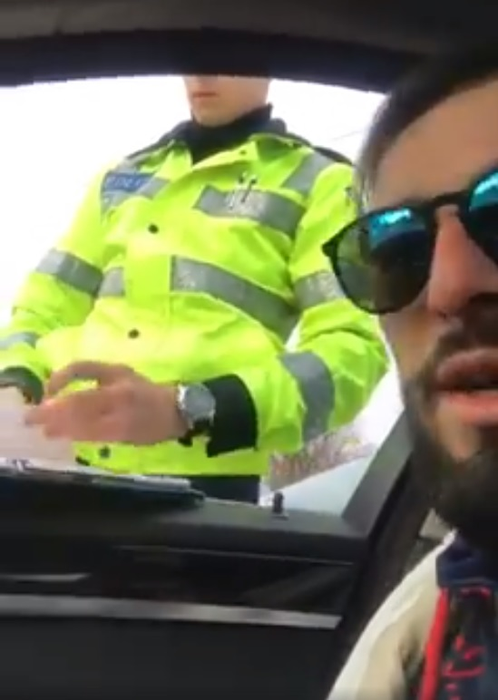 Șoferul unui BMW a vrut să-i denigreze pe polițiștii care l-au tras pe dreapta și s-a filmat. În realitate, s-a făcut de râs grav