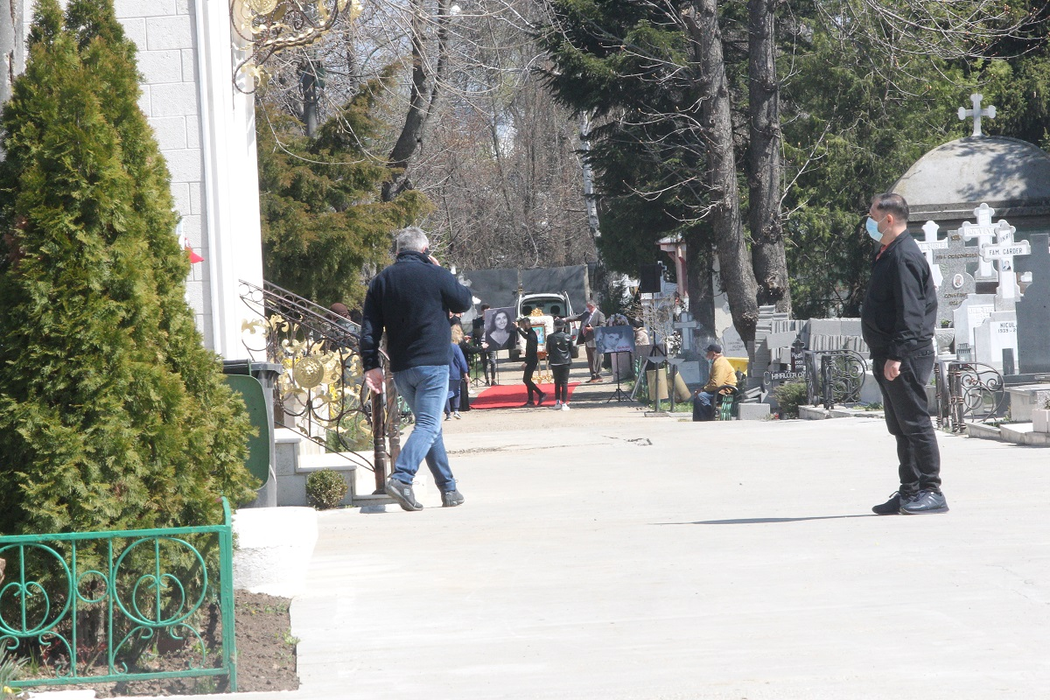 Emanuel Onoriu nu a fost prezent la înmormântarea mamei sale, iar, când a fost sunat de jurnaliști, a refuzat să ofere amănunte despre această decizie © CANCAN.RO