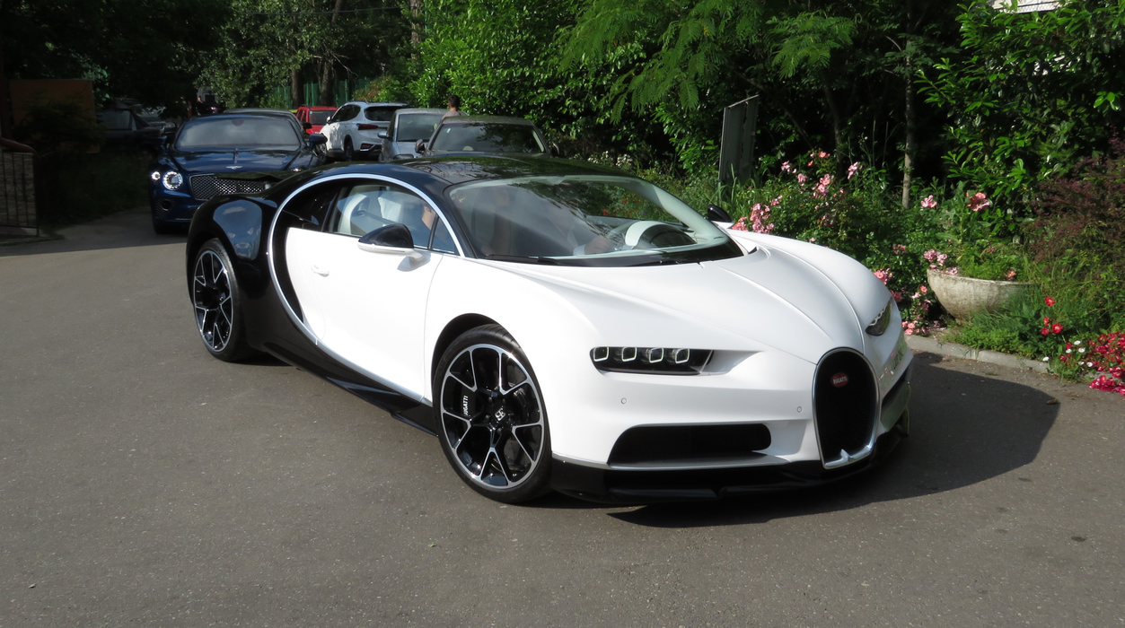 ”Binefăcătorul” Biancăi  a apărut cu un Bugatti Chiron de 4.000.000 €!