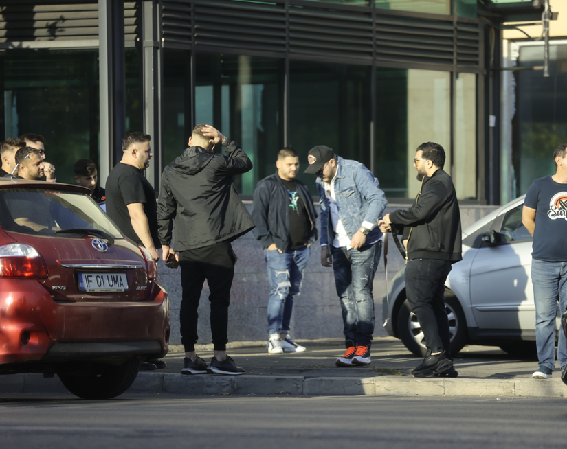 Tzancă are nevoie de curea și împrumută una de la un prieten (Foto: CANCAN.RO)