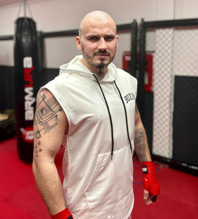 Luptătorul MMA Ionuț Rogoz, alias Kenzo, și-a ”încasat-o” la filmări de la Ugly Boy foto: Instagram
