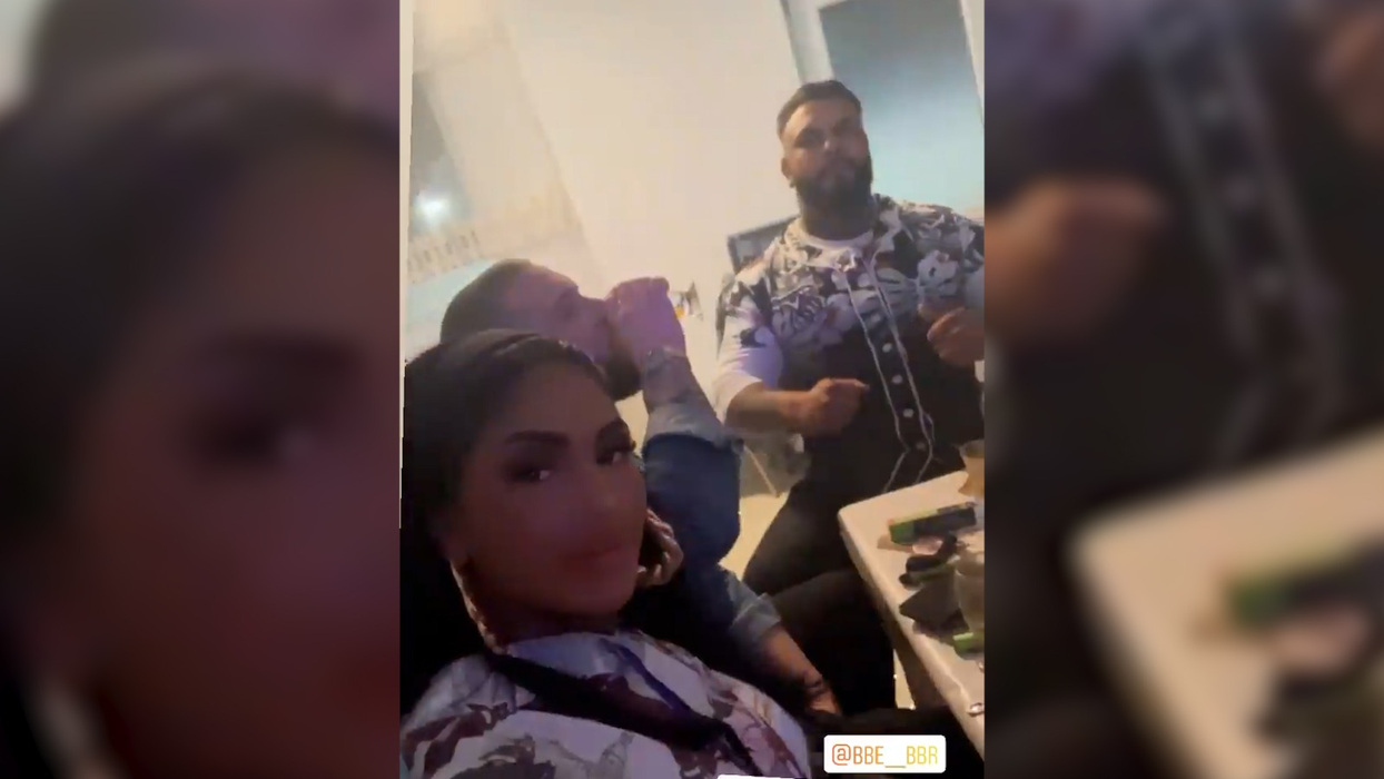 Bebino s-a distrat la cote înalte, inclusiv alături de o stripteuză top