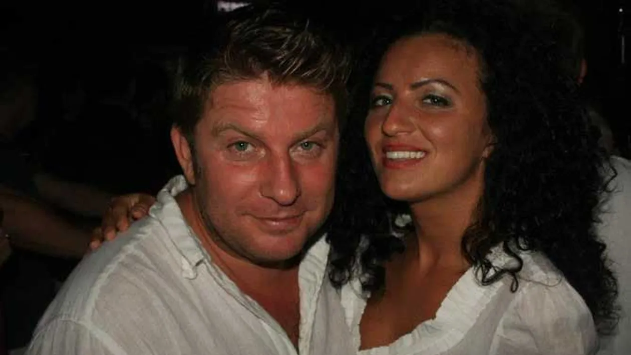 Pavel Bartos s-a distrat intr-un club din Cluj-Napoca! O bruneta nu-si putea lua mainile de pe el