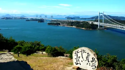 Cel mai lung pod feroviar și rutier din lume a devenit o atracție turistică. Podul supraetajat care leagă cinci insule pare că „se înalță spre cer”