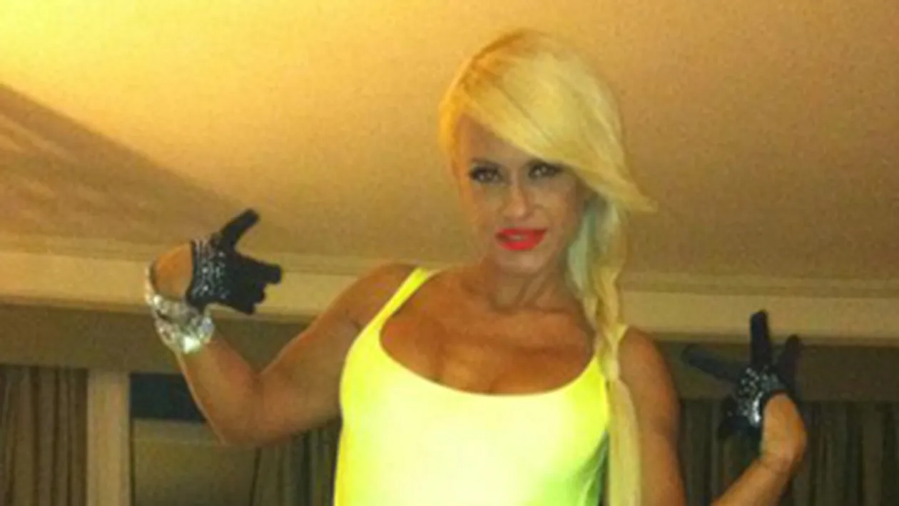 Nu crezi ca ai cam exagerat cu tinuta, Anda Adam?