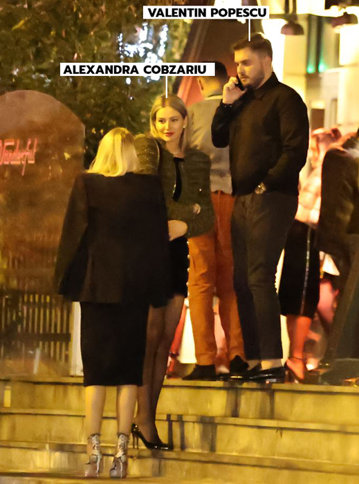 Alexandra Cobzariu se întreține cu o amică, în timp ce Valentin Popescu vorbește la telefon (SURSA FOTO: CANCAN.RO)