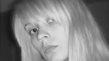 Oare ce a patit Diana Dumitrescu? Am senzatia, clipa de clipa, ca cineva incearca sa ma injunghie pe la spate! Nu mai am puterea sa zambesc