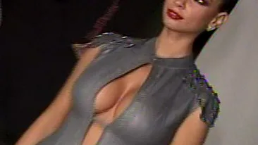 Trucurile Iulianei Luciu pentru un bust sanatos! Afla cum te sfatuieste sa iti ingrijesti sanii!