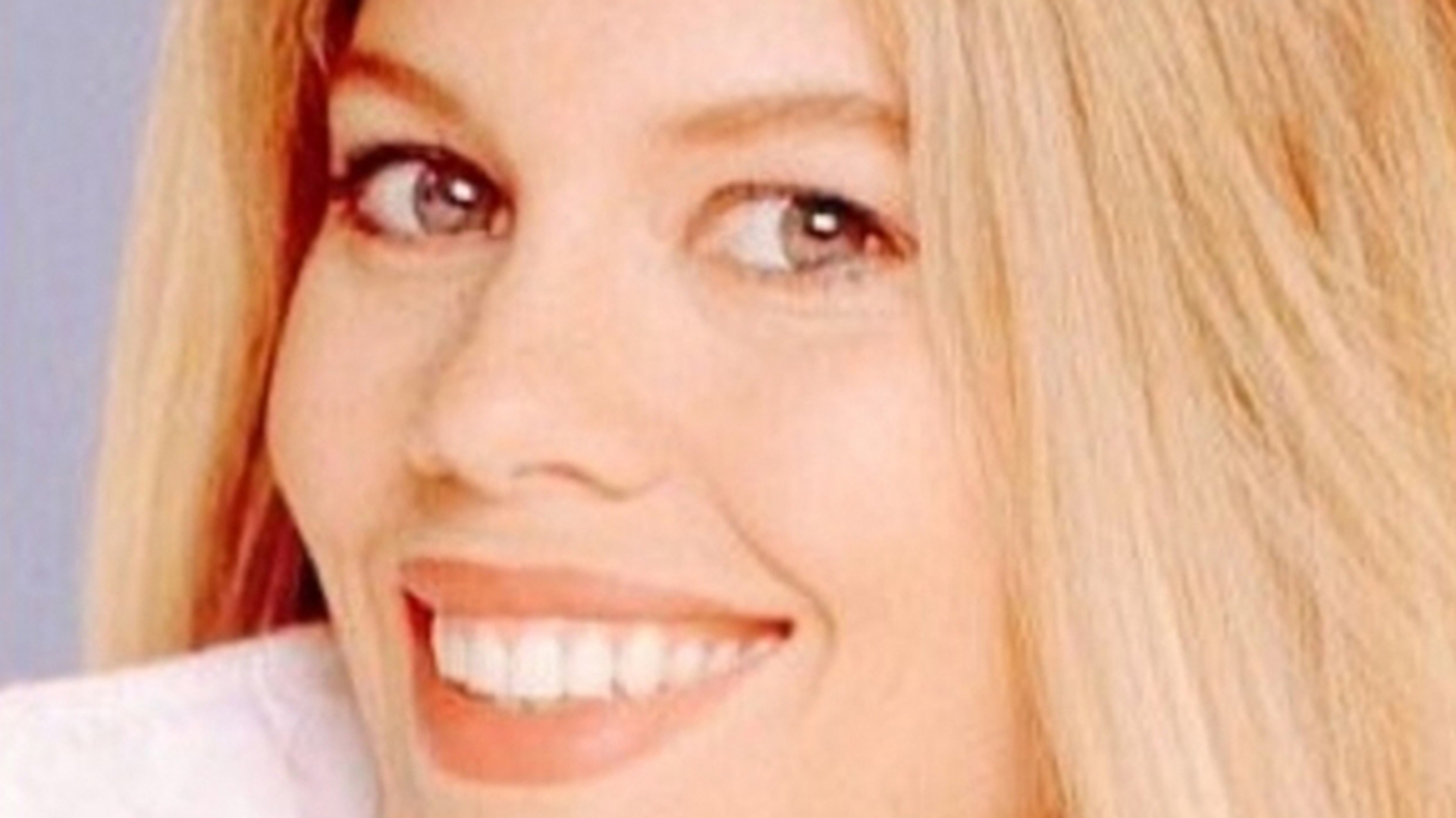 Îţi mai aduci aminte de PATRICIA, secretara din ”Betty cea urâtă”? În tinereţe era o blondă focoasă, dar la 46 de ani e de nerecunoscut