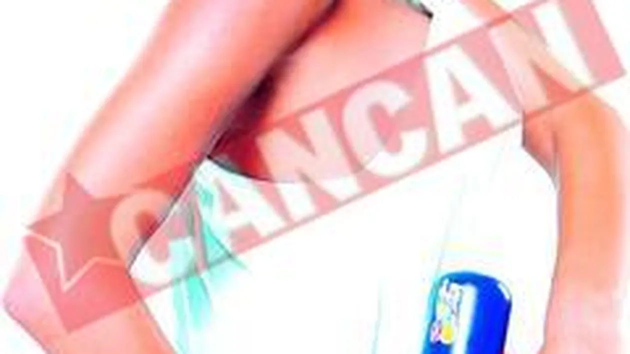 Roxana Ciuhulescu se dezbraca pe telefonul mobil