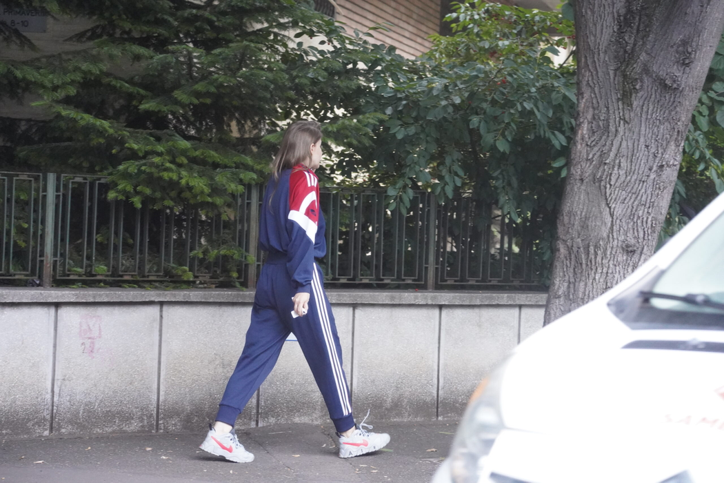 Iulia Albu, apariție surprinzătoare pe străzile din București (Foto: CANCAN.RO)