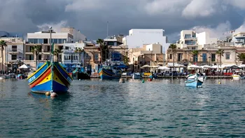 Locația exotică în care românii merg de Revelion. Cât costă să stai unde au fost cazați Brad Pitt și Angelina Jolie