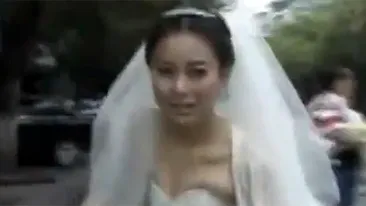 Meseria inainte de toate! Gestul incredibil făcut de o mireasă surpinsă la nuntă de seismul din China! Toată lumea a lăudat-o