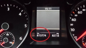 Asta le întrece pe toate! Un român a dat înapoi kilometrajul unei maşini cu... 550.000 de kilometri!