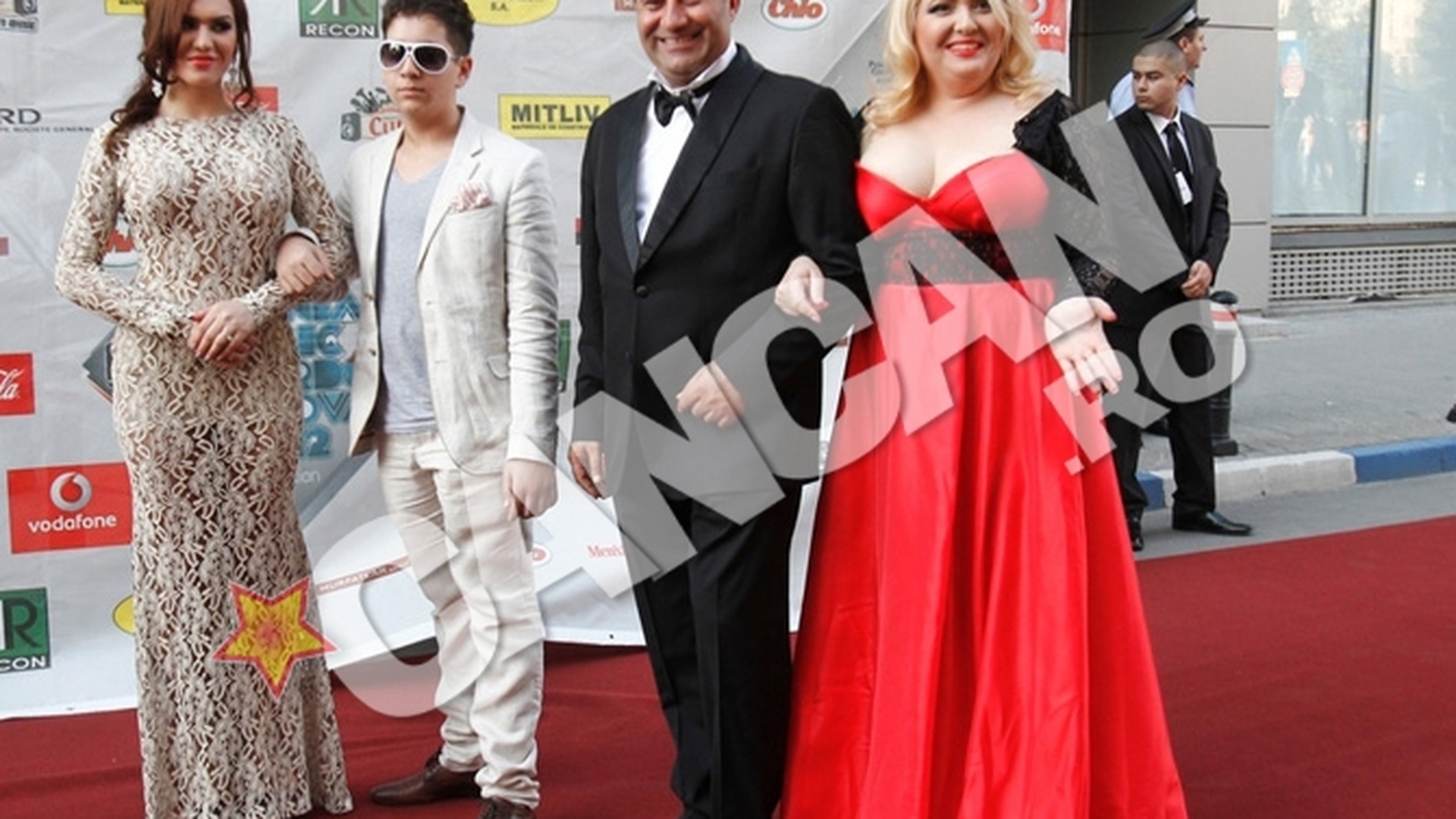 Vedetele, sub lupa celui mai de temut comentator de fashion! Dana Budeanu analizeaza tinutele de la Romanian Music Awards, in emisiunea Mihaelei!