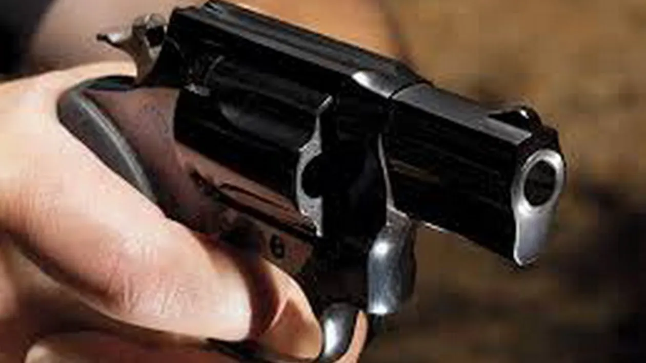 Barbat din Pitesti, executat cu sase focuri de arma in fata blocului in care locuita. Principalul suspect, un politist