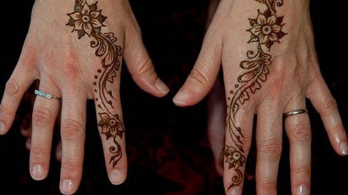 Si-a facut un TATUAJ cu henna! Ce s-a intamplat in scurt timp este INGROZITOR! Cum arata acum