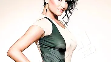 Claudia Patrascanu (Sexxy) este generoasa cu prietenele! Le face cadou bikini!