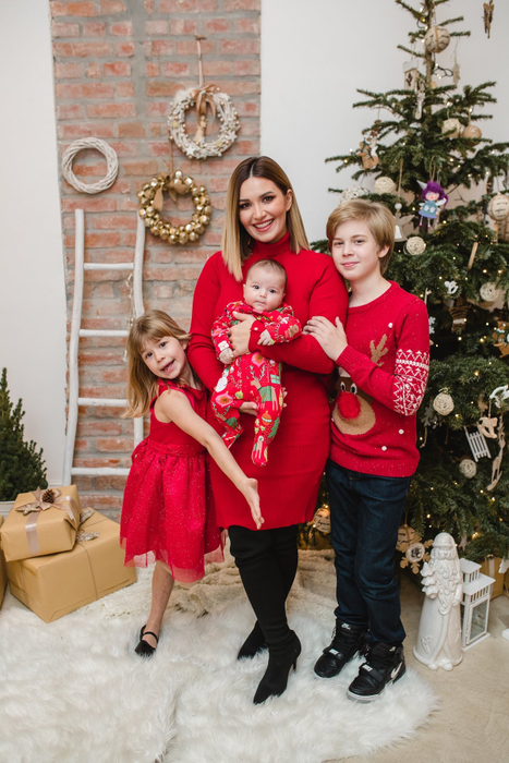 Cum arată ședința foto de familie făcută de Ela Crăciun. Vedeta face anual acest lucru!