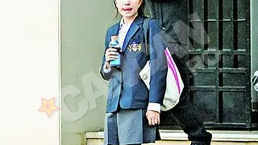 Petrescu este un tata grijuliu. Si-a luat fata de la scoala si a dus-o la restaurant