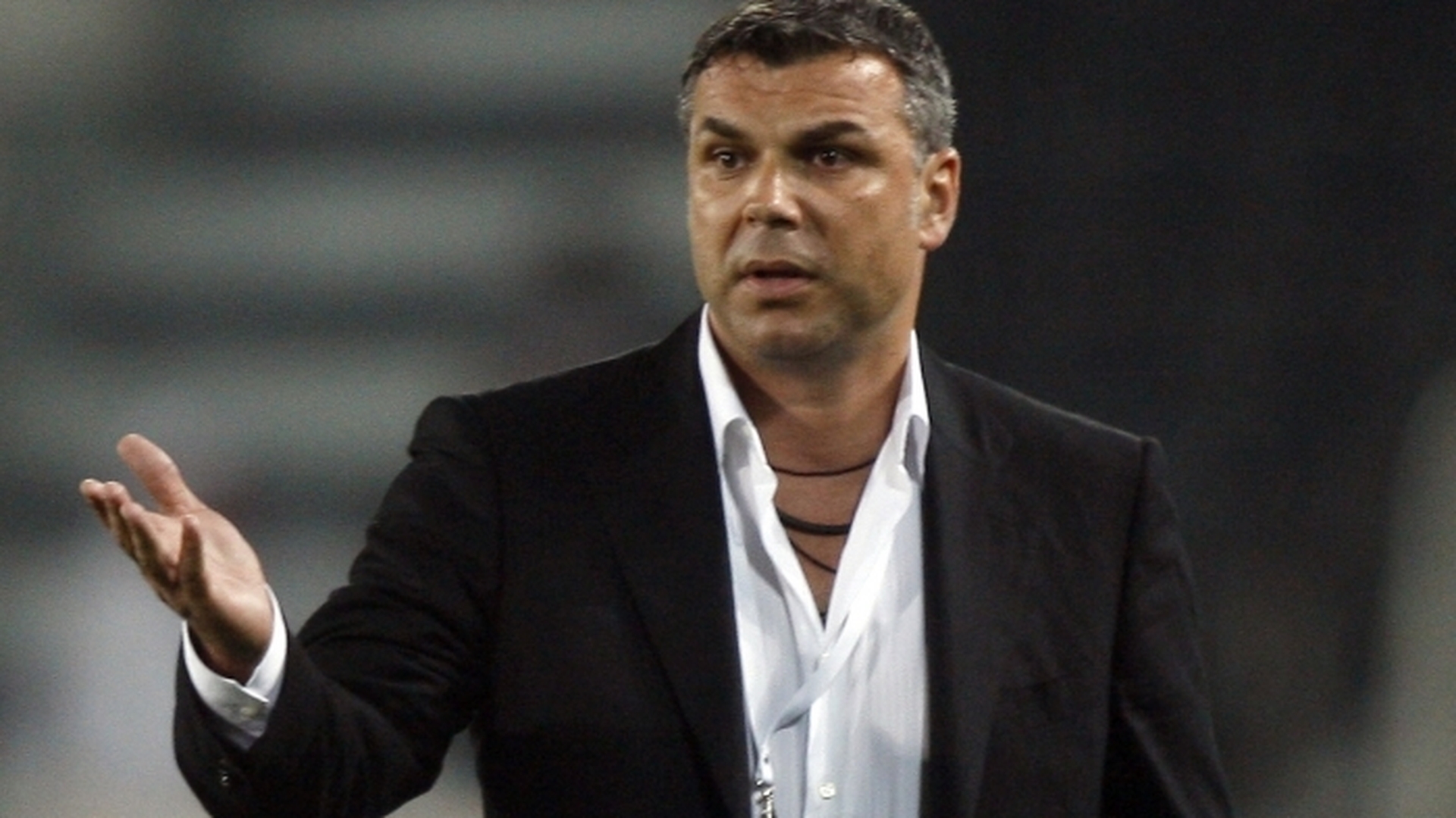 COSMIN OLĂROIU l-a dat în judecată pe BECALI! Vrea să-i ia banii