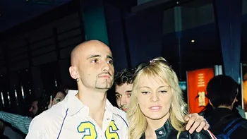 Castel de nisip cu numărul 26 pe piept. Poza din arhiva CANCAN.RO care a prezis sfârșitul unuia dintre cele mai longevive cupluri din muzică