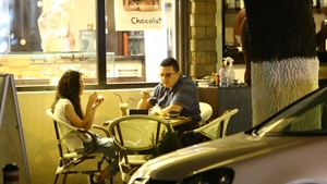 Lucian a dat o diva pe o copila! Iubita impresarului Innei are apucaturi si reactii infantile in public! Imagini savuroase!