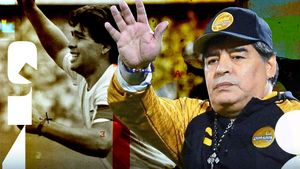 A murit Maradona. Legenda fotbalului mondial ar fi suferit un atac de cord